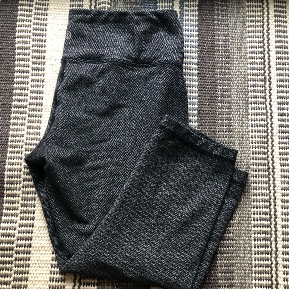 lululemon athletica Pants - lululemon athletica 3/4 yoga pants | SZ 8